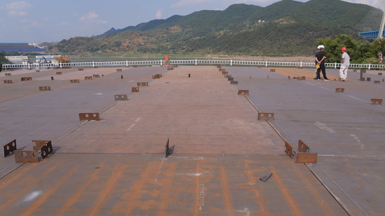 國企動態(tài)  驗收完成，首批青城大橋主橋鋼箱梁構(gòu)件將于9月7日陸續(xù)運抵現(xiàn)場！5.jpg